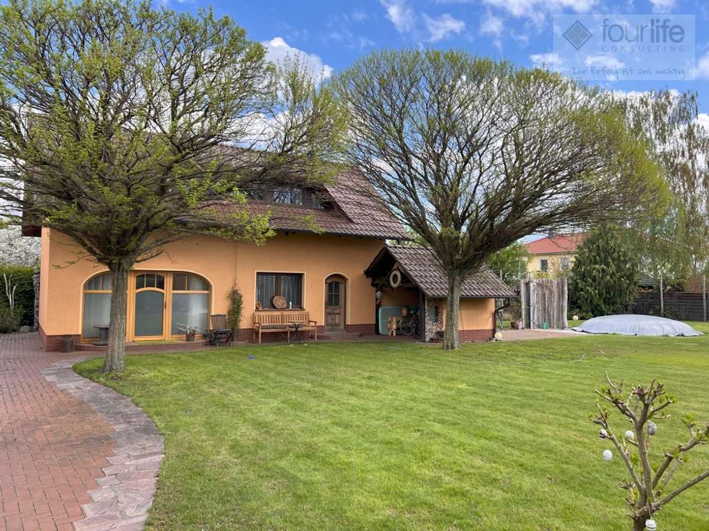 Immobilie in Lübben (Spreewald) - provisionsfrei: erstklassiges Einfamilienhaus mit geräumigem Nebengebäude - Bild 1