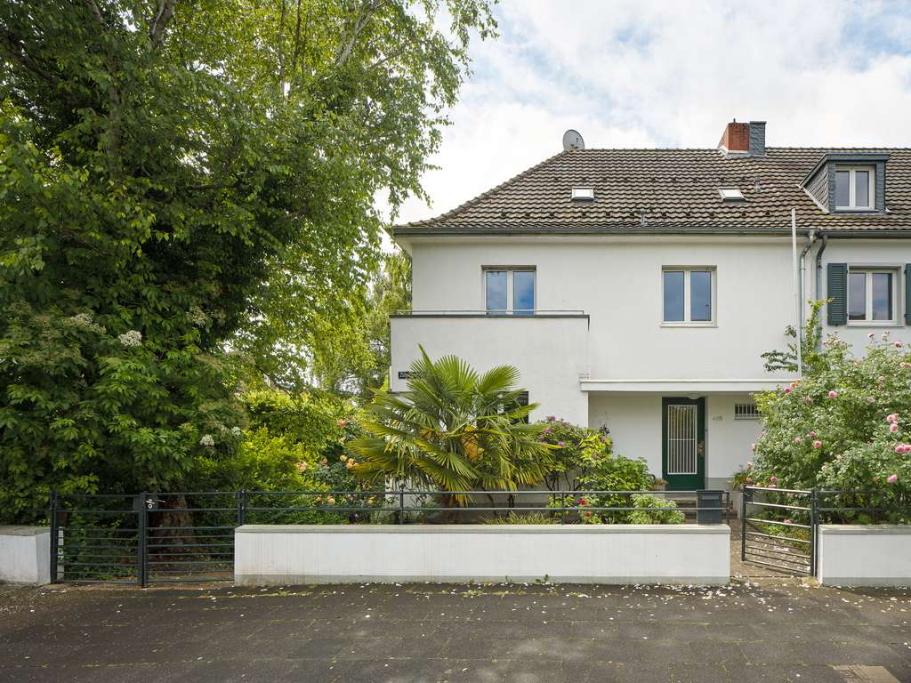 Elegantes Stadthaus aus den 1930ern mit 7 Zimmern und großem Garten in Köln-Lindenthal