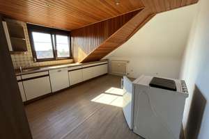 RENOVIERTE, GROSSZÜGIGE 2-ZIMMER-DG-WOHNUNG MIT EINBAUKÜCHE IN RUHIGEM 6-PARTEIENHAUS – 67065 Mundenheim, Ludwigshafen am Rhein – Vorschaubild 13