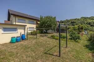 Zuhause in Weingarten- Großzügiges Zweifamilienhaus mit Gartenidylle – Karlsruhe (Kreis) – Vorschaubild 1