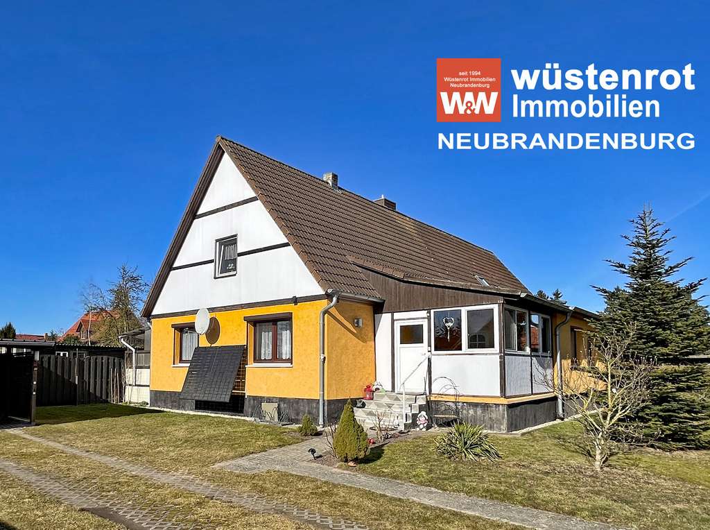 Immobilie in Karlsburg - TOP MODERNISIERTE HAUSHÄLFTE MIT PHOTOVOLTAIKANLAGE + KAMINOFEN + EINBAUKÜCHE AUF GROSSEM GRUNDSTÜCK - Bild 0