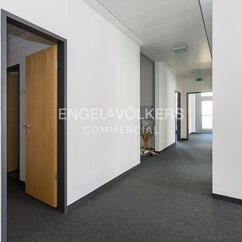 Großzügiges Büro nahe der U6