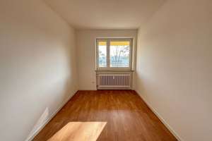 Schöne familienfreundliche 4-Zimmer-Wohnung mit Loggia nähe Augsburg-Kuhsee zu vermieten  – Mittenwalder Straße 16, 86163 Hochzoll-Süd, Augsburg – Vorschaubild 5