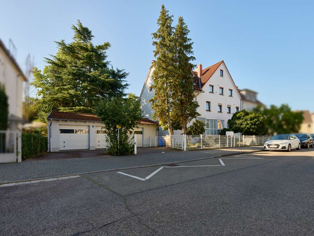 Einzigartiges Mehrfamilienhaus mit ca. 1.320 m² Baugrundstück an der Kinzig