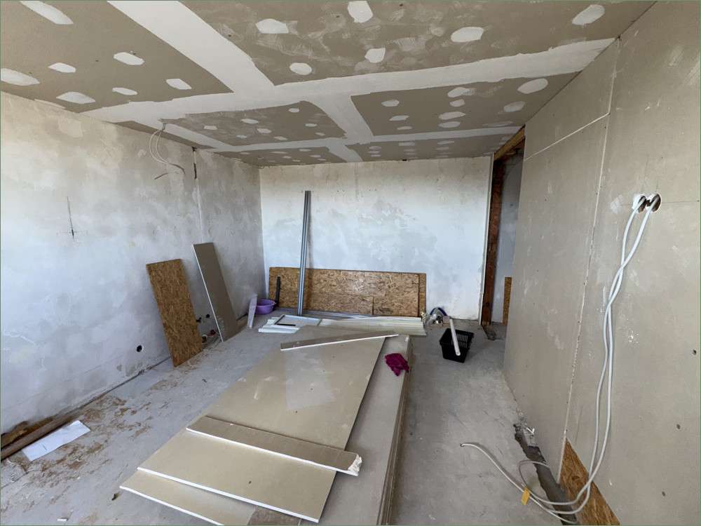 Strandnahe Staffelgeschosswohnung in teilsaniertem Zustand, Nordfriesland Kreis – Bild 3