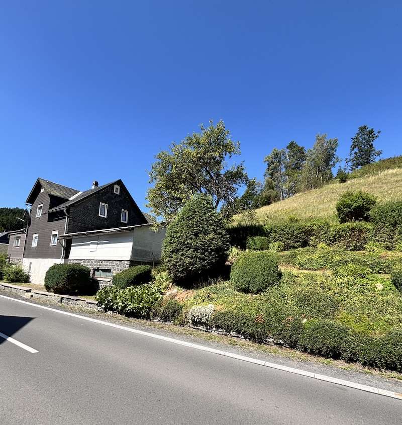 Wer traumhaft im Grünen wohnen möchte - Einfamilienhaus mit Garage und Nebengebäude, Sonneberg Kreis – Bild 4