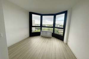 Willkommen in Ihrer frisch modernisierten Familien-Wohnung mit Balkon-Weitblick, Wannenbad, Gäste-WC – Friedensstraße 114a, 51145 Urbach, Köln – Vorschaubild 8