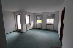 Frei gewordene Eigentumswohnung mit Balkon und PKW-Stellplatz am Haus