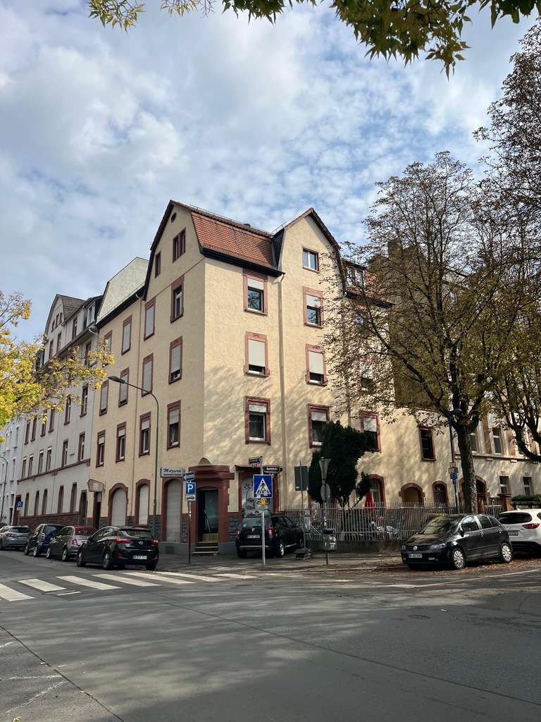 Charmantes Altbau-Mehrfamilienhaus mit 10 WE + Entwicklungspotenzial*Im Bieterverfahren*