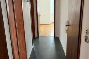 Stilvolle 3-Zimmer-Wohnung mit Balkon und EBK in Stuttgart – Schwarenbergstraße 143, 70184 Stuttgart – Vorschaubild 4