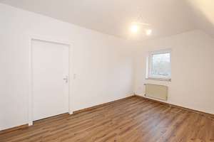Charmante 3-Zimmer-Dachgeschosswohnung in Kassel-Harleshausen – Zum Feldlager 2, 34128 Harleshausen, Kassel – Vorschaubild 7
