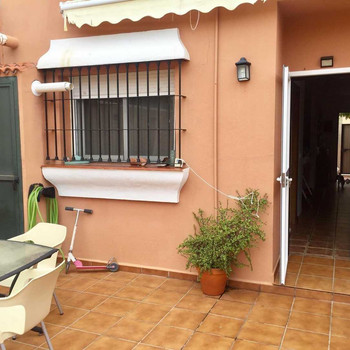 Reihenhaus mit großer Garage in Santa Margarita La Línea