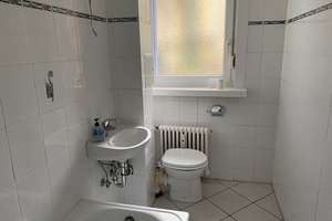 Renovierungsbedürftige Dreizimmerwohnung im EG mit neuem Linoleumboden – Hofackerzeile 2A, 13627 Charlottenburg-Nord, Berlin – Vorschaubild 6