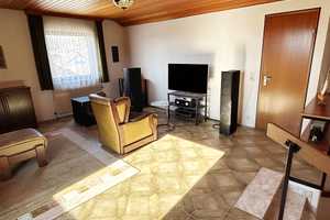 Ebersbach: Wohnen in sonniger, ruhiger Aussichtslage! Geräumige 2-Familien-DHH mit Terrasse, Balkon – Göppingen (Kreis) – Vorschaubild 11