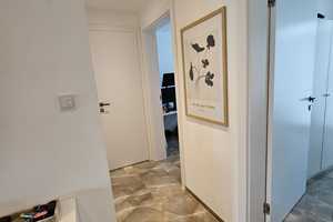 Stilvolle 3-Zimmer-Wohnung mit luxuriöser Innenausstattung mit Balkon und EBK in Düsseldorf – Düsseldorf – Vorschaubild 11