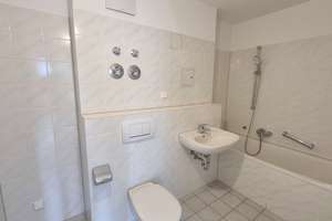 Dachgeschoss-Wohnung auf 2 Ebenen** 4 Zimmer + 2 Bäder + viel Platz – Gisperslebener Straße 41, 99089 Ilversgehofen, Erfurt – Vorschaubild 5