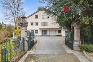Großzügiges Einfamilienhaus mit Einliegerbüro und 2 Garagen in begehrter Südviertellage