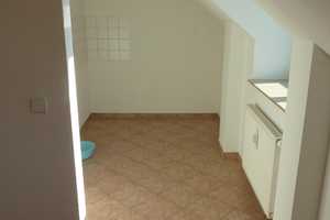 Hoch hinaus mit einer süßen DG-Wohnung mit Laminat! – Frankenberger Str. 195, 9131 Chemnitz – Vorschaubild 2