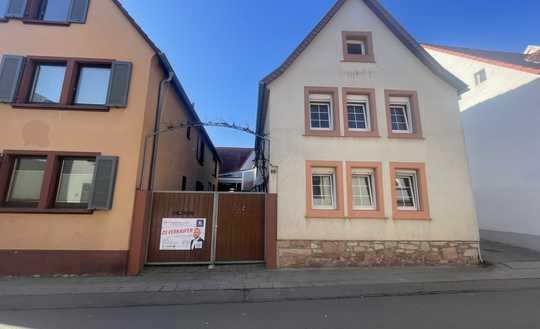 Zweifamilienhaus mit Ausbaupotenzial im charmanten Weinort Edenkoben