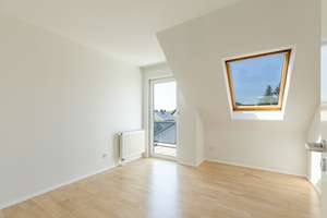 Hohe Decken, kleine WEG, neue Heizung - schöne Dachgeschosswohnung in Seckbach – 60389 Seckbach, Frankfurt am Main – Vorschaubild 8