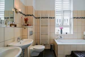Provisionsfrei! Stilvolle 3-Raum-Maisonette-Wohnung mit Einbauküche in Berlin Steglitz – Berlin – Vorschaubild 12