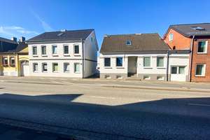 Zwei Häuser mit 12 Wohnungen + Bauland + Ausbaureserve in Eckernförde – Die vollständige Adresse der Immobilie erhältst du vom Anbieter., 24340 Eckernförde – Vorschaubild 1