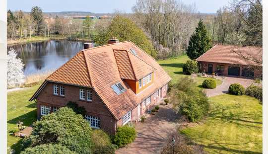Bild von Einzigartiges Wohnhaus mit privatem See, Ruhe und Weitblick