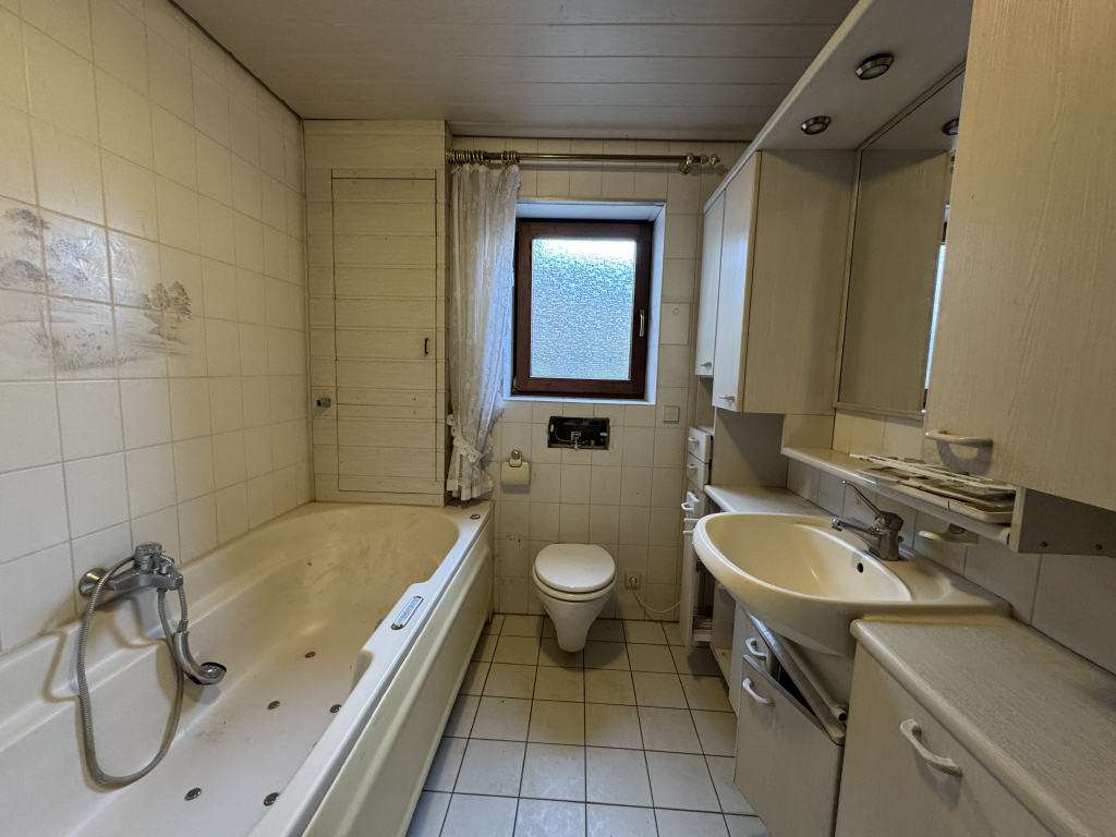 Immobilie in Sinzheim - Großzügiges, gemütliches Zweifamilienhaus mit 3 Garagen und großzügigem Gartengrundstück - Bild 6