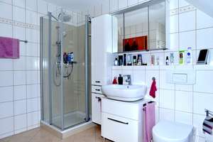 Lichtdurchflutetes Maisonette-Juwel mit Weitblick und Komfort
PREIS AUF ANFRAGE! – Die vollständige Adresse der Immobilie erhältst du vom Anbieter., 9125 Altchemnitz, Chemnitz – Vorschaubild 20