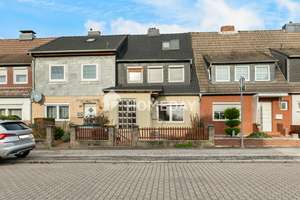 Gut gepflegtes Reihenmittelhaus mit modernem Bad, Wintergarten, Gartenlaube und ausgebautem DG 