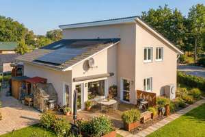 Mit Luftwärmepumpe, Fußbodenheizung, Smart Home usw.: Energieeffizientes Pultdach-Haus in Rehfelde – Die vollständige Adresse der Immobilie erhältst du vom Anbieter., 15345 Rehfelde – Vorschaubild 2