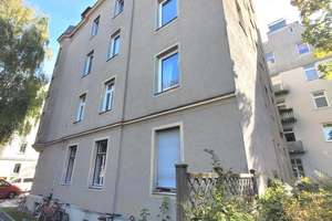 Charmantes Mehrfamilienhaus mit 10 WE Top-Lage im Antonsviertel in Augsburg - renovierungsbedürftig – Die vollständige Adresse der Immobilie erhältst du vom Anbieter., 86159 Antonsviertel, Augsburg – Vorschaubild 2