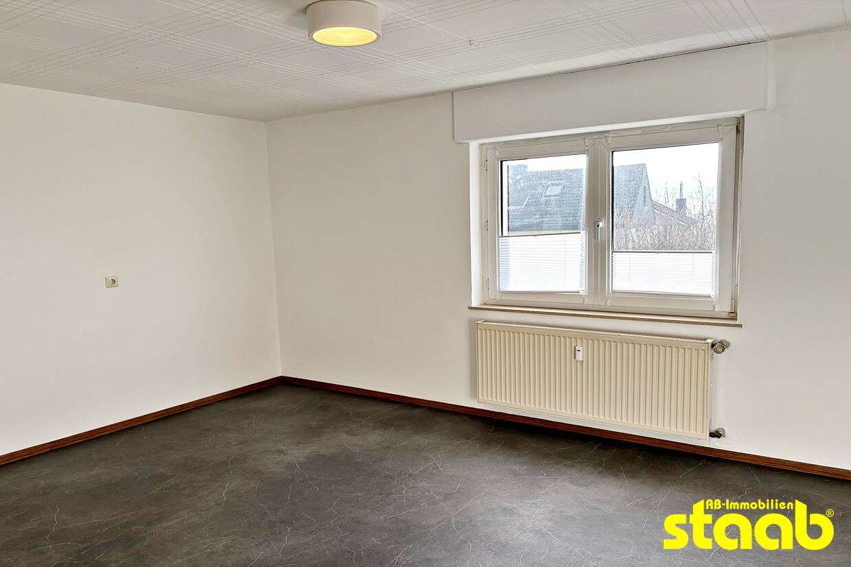 Immobilie in Johannesberg - VERMIETETES 2-FAMILIENHAUS MIT DOPPELGARAGE + GROSSEM GRUNDSTÜCK IN JOHANNESBERG - Bild 0