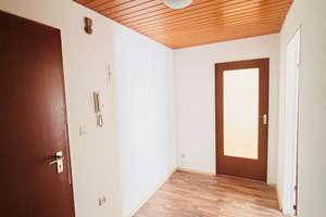 Gepflegte 2-Zimmer-Dachgeschosswohnung mit modernisiertem Bad und Stellplatz – Hermann-Sonnet-Straße 6, 75181 Eutingen, Pforzheim – Vorschaubild 2