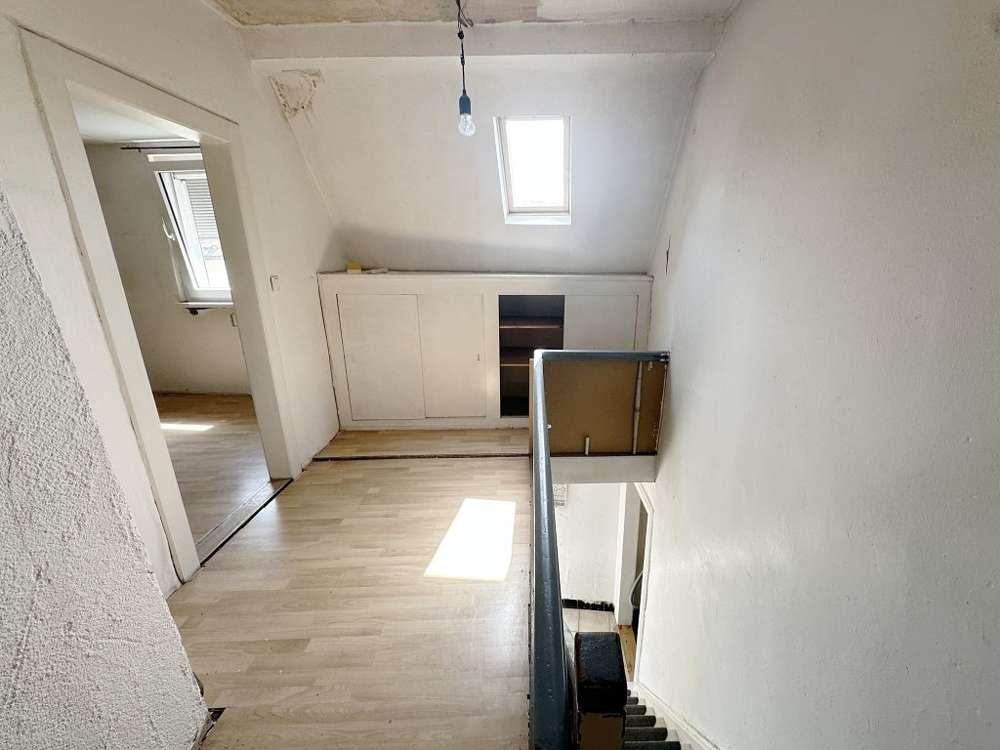 Immobilie in Böhl-Iggelheim - Spitzenpreis: Renovierungsbedürftiges Haus mit großem Grundstück, Innenhof und ausbaufähiger Scheune - Bild 7