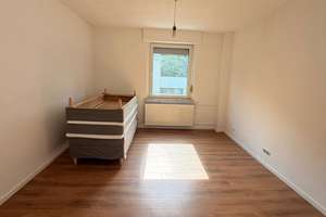 Gepflegtes Mehrgenerationenhaus mit 2 Wohneinheiten, Garten & Garagen in Iserlohn-Grüne – Die vollständige Adresse der Immobilie erhältst du vom Anbieter., 58644 Iserlohn-Mitte, Iserlohn – Vorschaubild 3