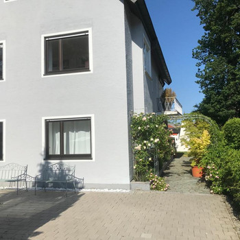 Einmaliges EFH mit freistehendem separaten Anbau im Zentrum