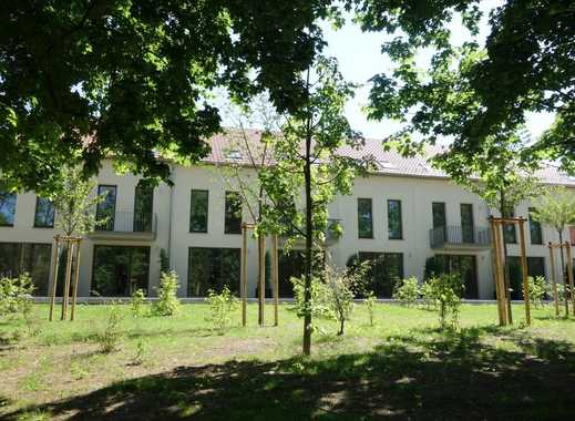 Sonniges Haus mit Balkon und Gartenterrassen im "Schloss-Park Güterfelde"!