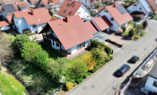 Viel Raum für Ihre Familie – Einfamilienhaus mit Wellnessbereich und Ausbaureserve in Roschbach