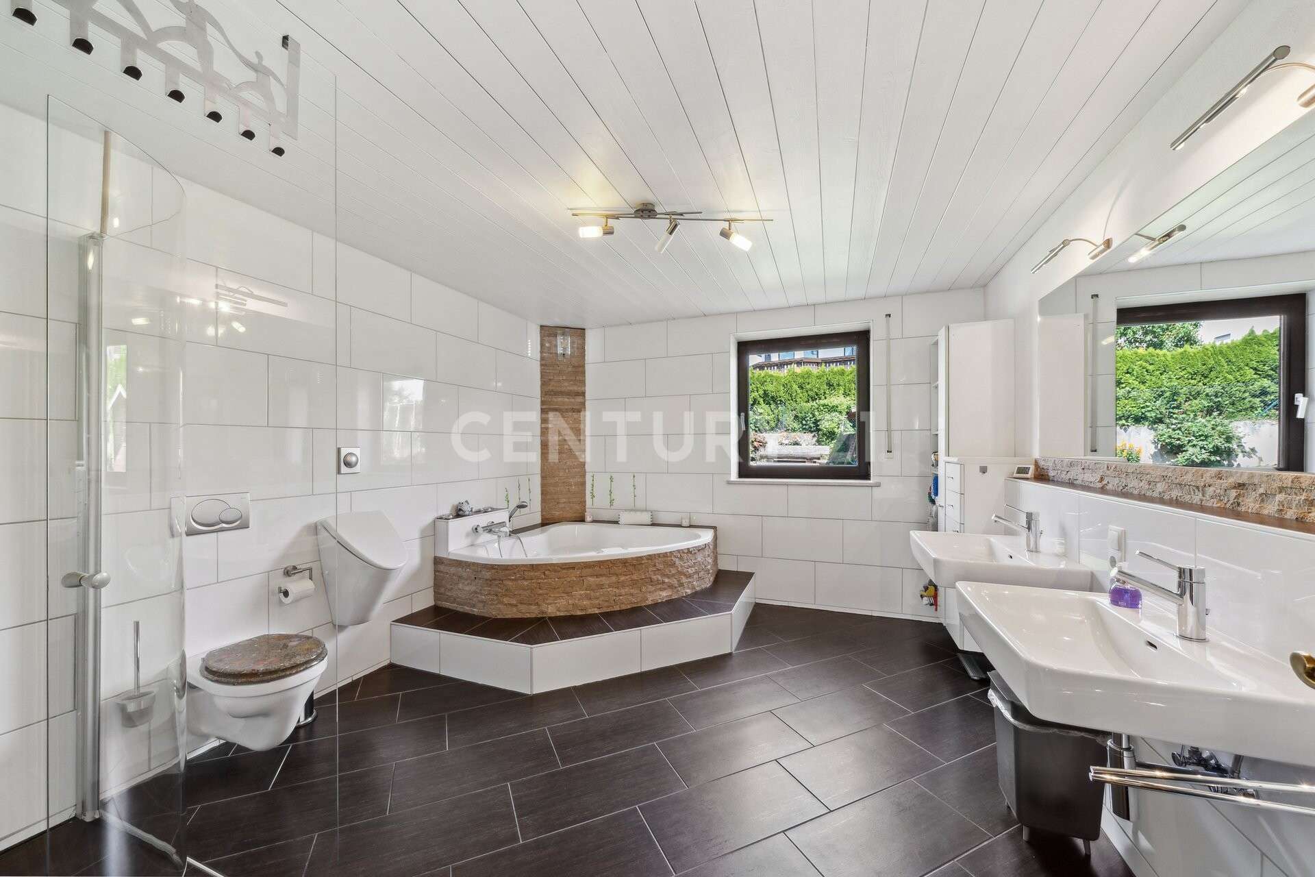 Immobilie in Niederviehbach - Ihr neues Zuhause in idyllischer Hanglage – viel Platz zum Leben und Wohlfühlen - Bild 1