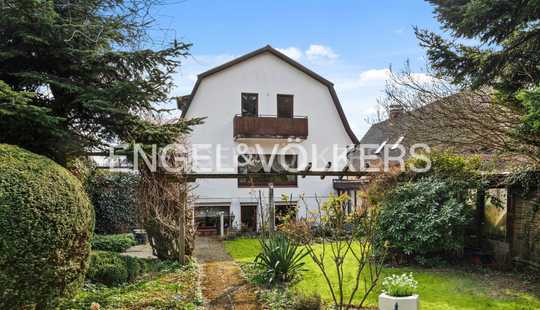 Bild von Großzügiges Einfamilienhaus mit Garten & separatem Bungalow