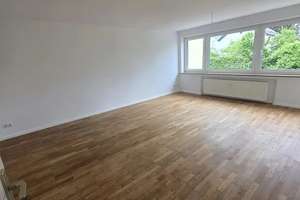 Großzügige 3-Zimmer-Wohnung, 2 Balkonen und Stellplatz