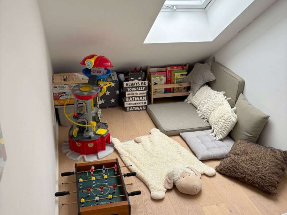 Spielkammer Spitzboden Kind 1