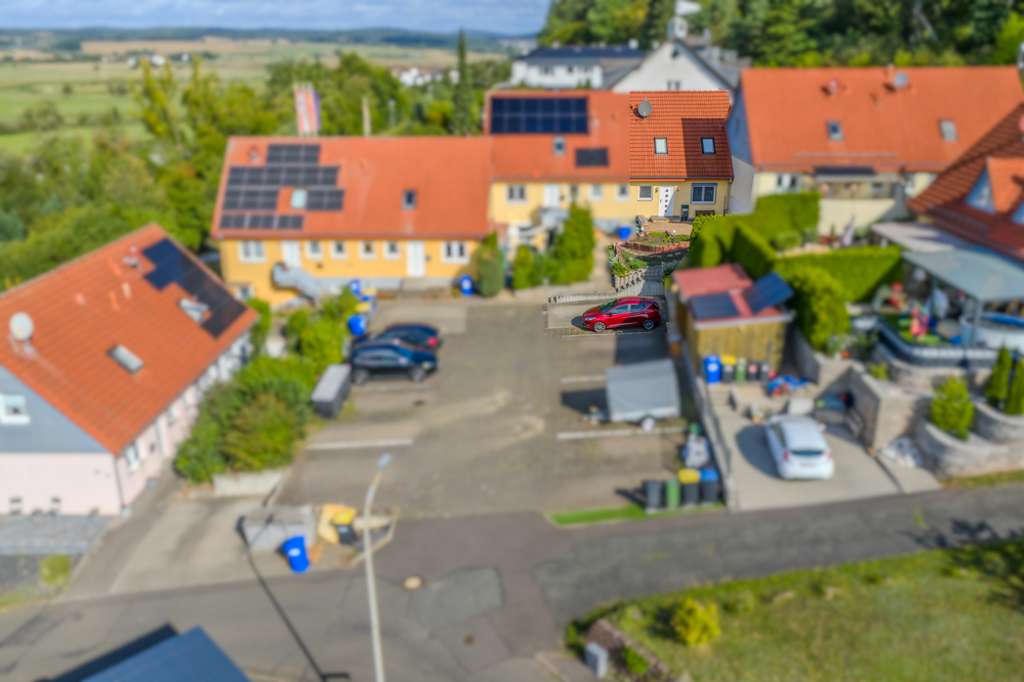 Immobilie in Weimar (Lahn) - ++ KRAG Immobilien ++ Kompaktes Familienhaus mit Terrasse, Freisitz, Garten und viel Nutzfläche - Bild 3