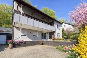Renditestarke Kapitalanlage! MFH (4 Parteien) in Top-Zustand in Waldrandlage von Wiesbaden Naurod!!!