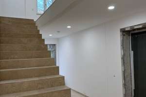 Einladende, sonnige 2-Zimmer-Terrassenwohnung mit kleinem Garten. Beste Infrastruktur. – Die vollständige Adresse der Immobilie erhältst du vom Anbieter., 81375 Neuhadern, München – Vorschaubild 9