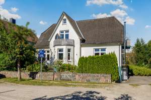 Schwentine pur. 
Villa auf großem Grundstück mit 90 Metern Ufergrenze – Die vollständige Adresse der Immobilie erhältst du vom Anbieter., 23714 Malente – Vorschaubild 2