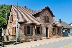Ihr Traumhaus in Weidenthal: Einfamilienhaus mit Garten und Modernisierungspotenzial – Die vollständige Adresse der Immobilie erhältst du vom Anbieter., 67475 Weidenthal – Vorschaubild 1