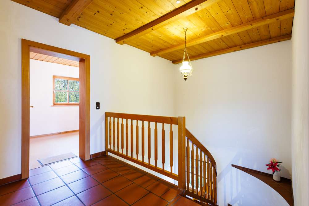 Immobilie in Engelsberg - Schönes Einfamilienhaus mit Garten, Terrasse und Doppelgarage–ruhige Familienidylle im Chiemgau - Bild 4