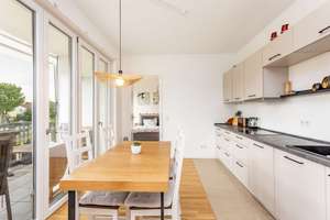 Southwest balcony in Altglienicke – stylish 3-bedroom apartment with comforts and an parking space!